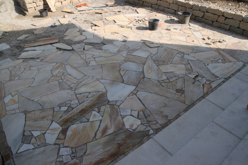 Quarzit polygonal auf gro&szlig;er Fl&auml;che (Freising)